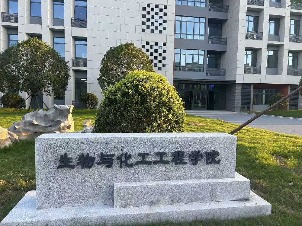 灵台县扬州职业大学体育场高杆灯项目